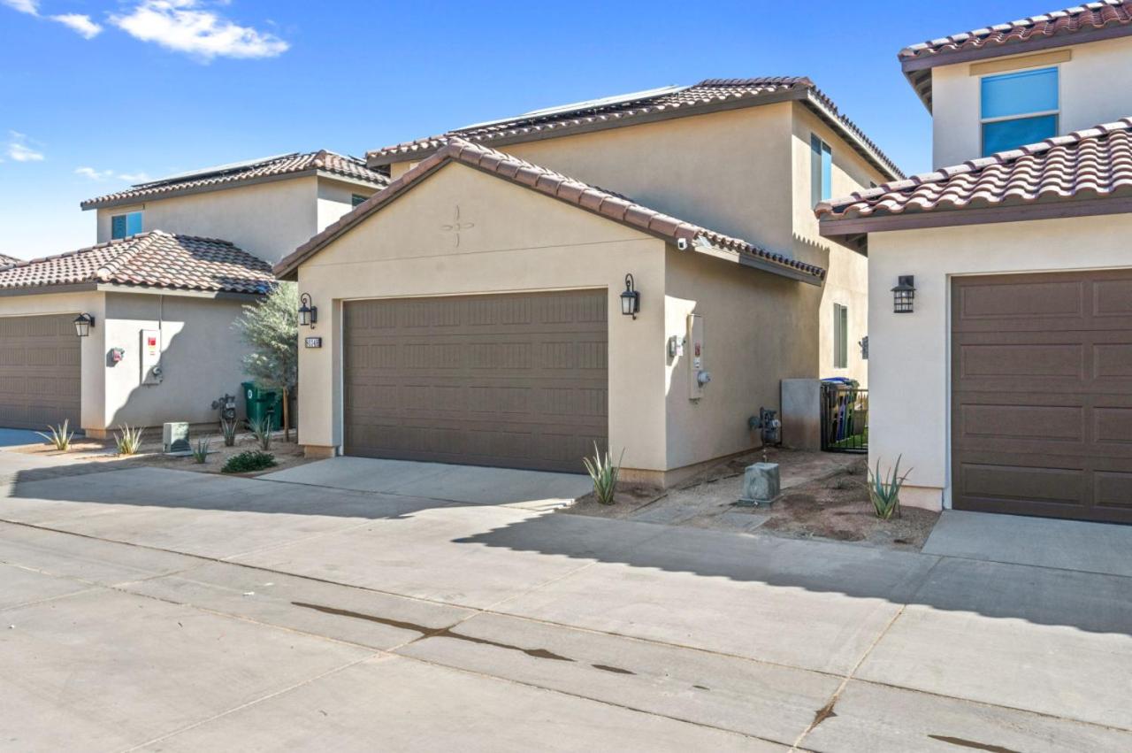 Desert Siesta Game Room Fire Pit EV Charger Dog Friendly view 3