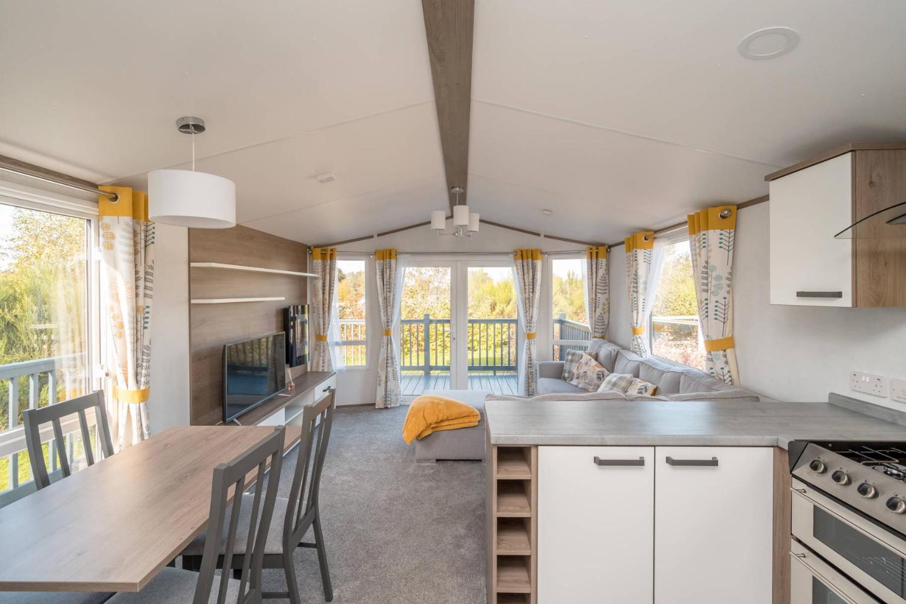 Lisa Marie-Luxury Caravan-Seton Sands-8 Berth view 4