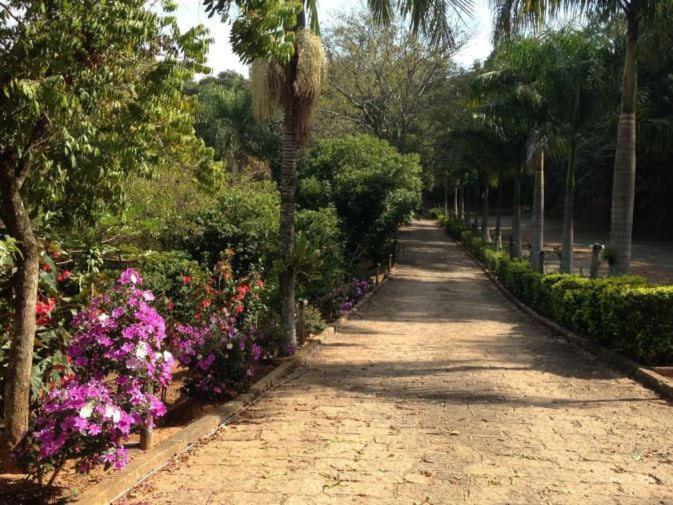 Casa Guacuri - Casa de temporada e eventos - apartamentos com suítes - Piscinas e Amplo Estacionamento