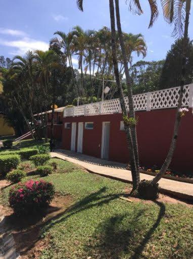 Casa Guacuri - Casa de temporada e eventos - apartamentos com suítes - Piscinas e Amplo Estacionamento