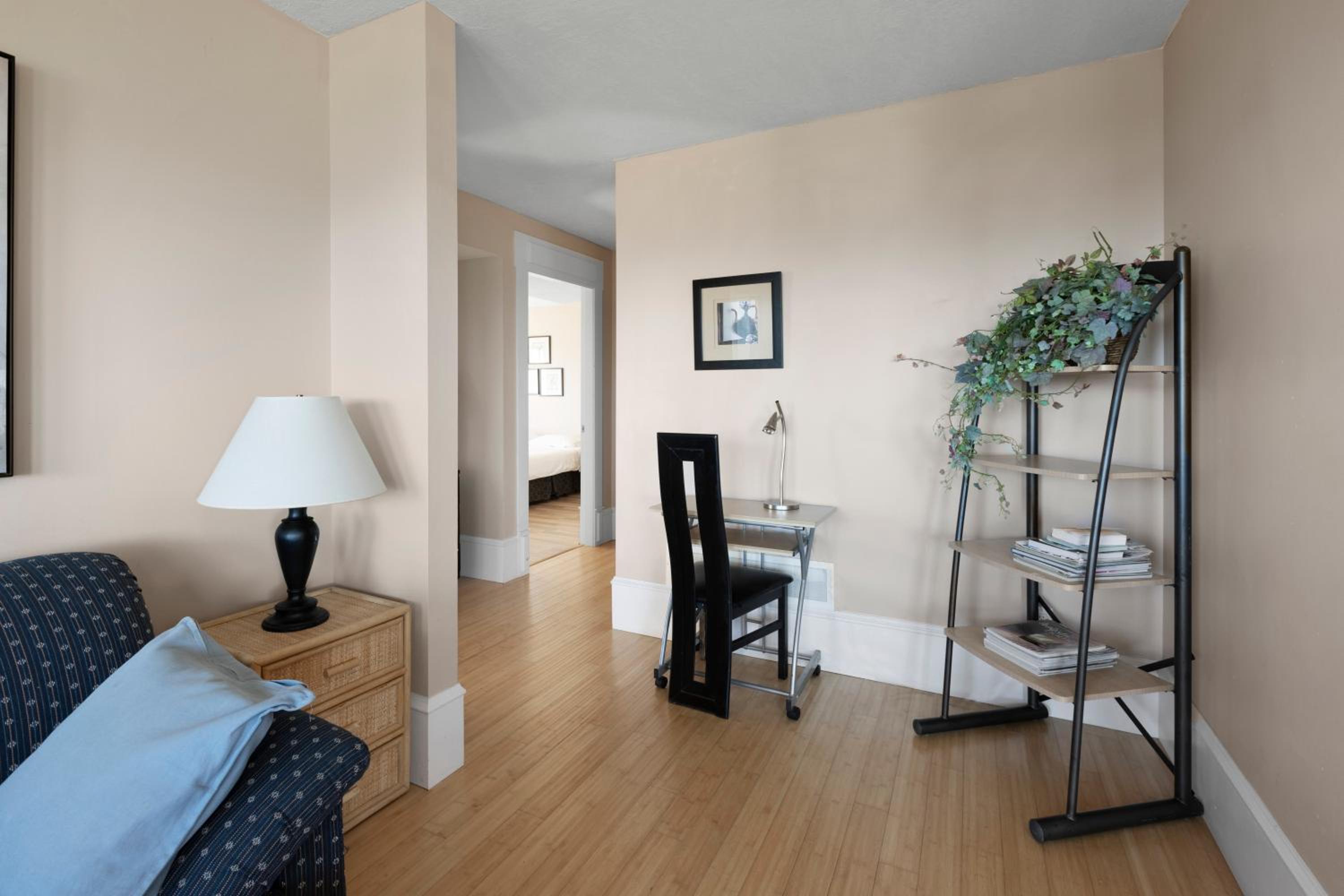 Executive pet friendly lower suite with ocean view