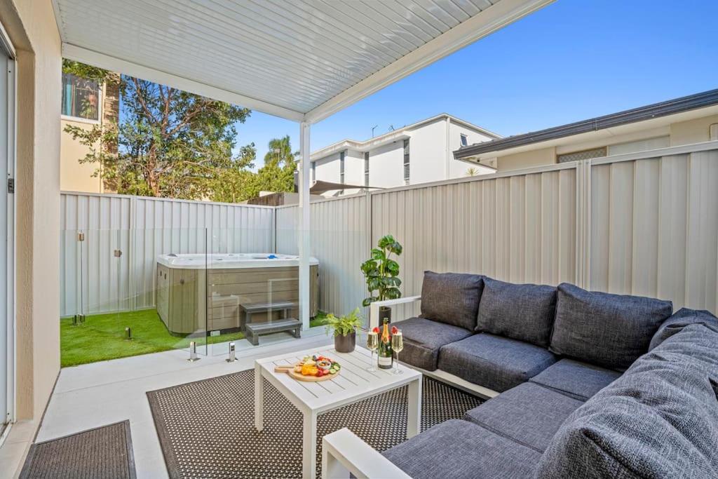 Coastal Central 3BR - Spa, Surfers Paradise, AC