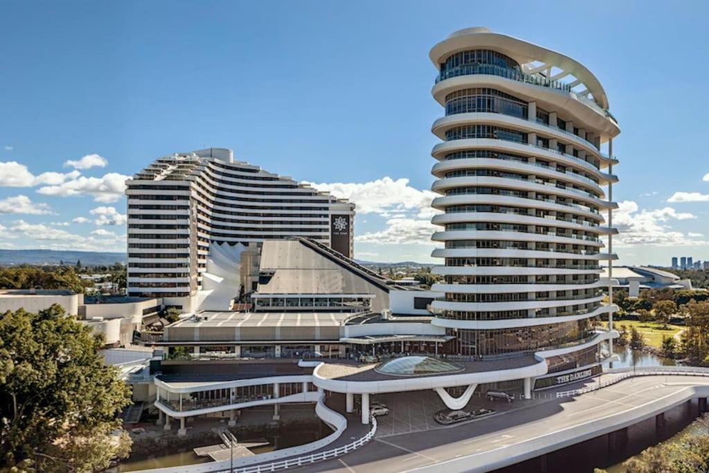 Beachfront Bliss 2BR Broadbeach