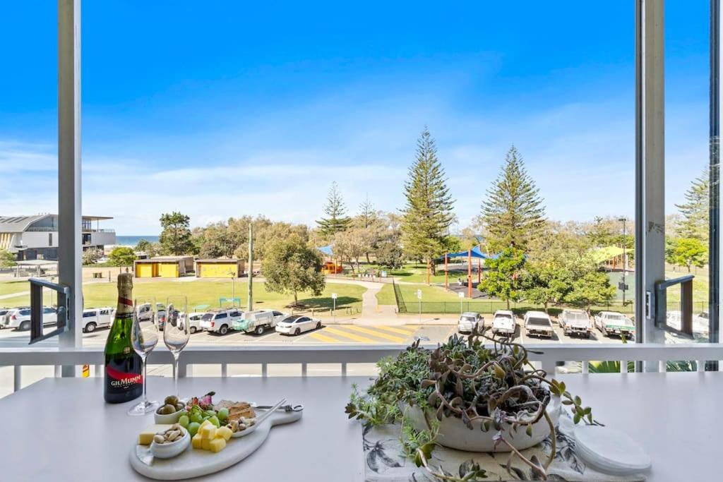 Beachfront Bliss 2BR Broadbeach