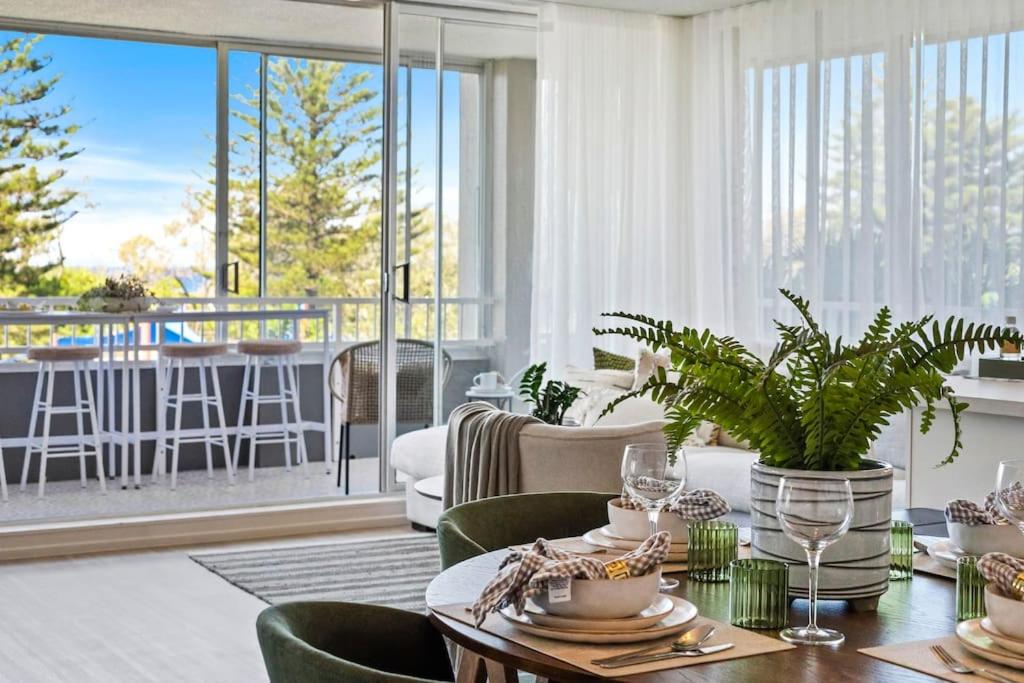 Beachfront Bliss 2BR Broadbeach