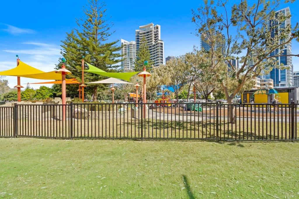Beachfront Bliss 2BR Broadbeach