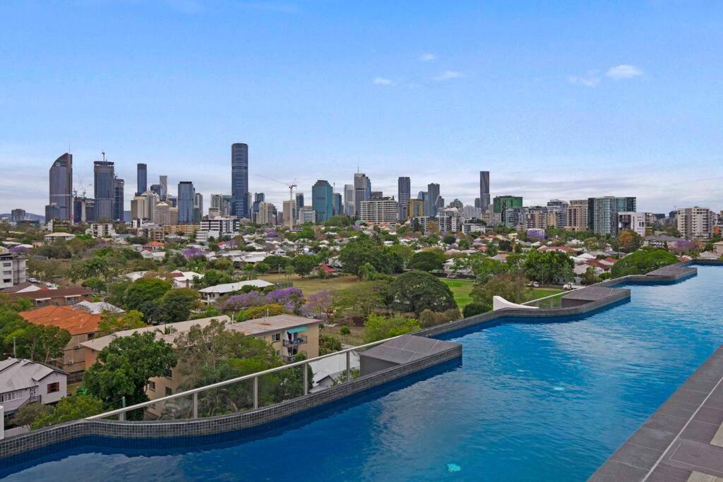 Gabba Oasis - Luxury 3BR Apt & Pool