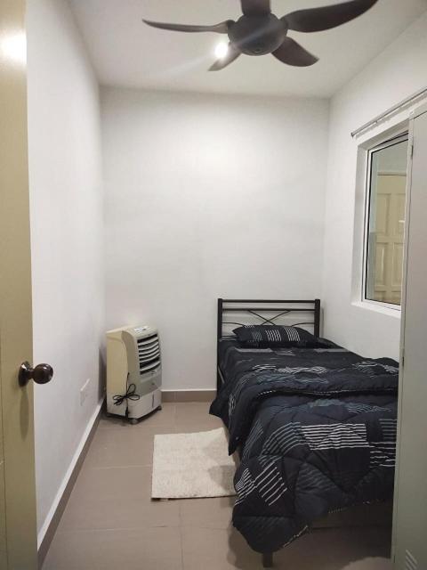 Room for short stay with shared facilities photo 1