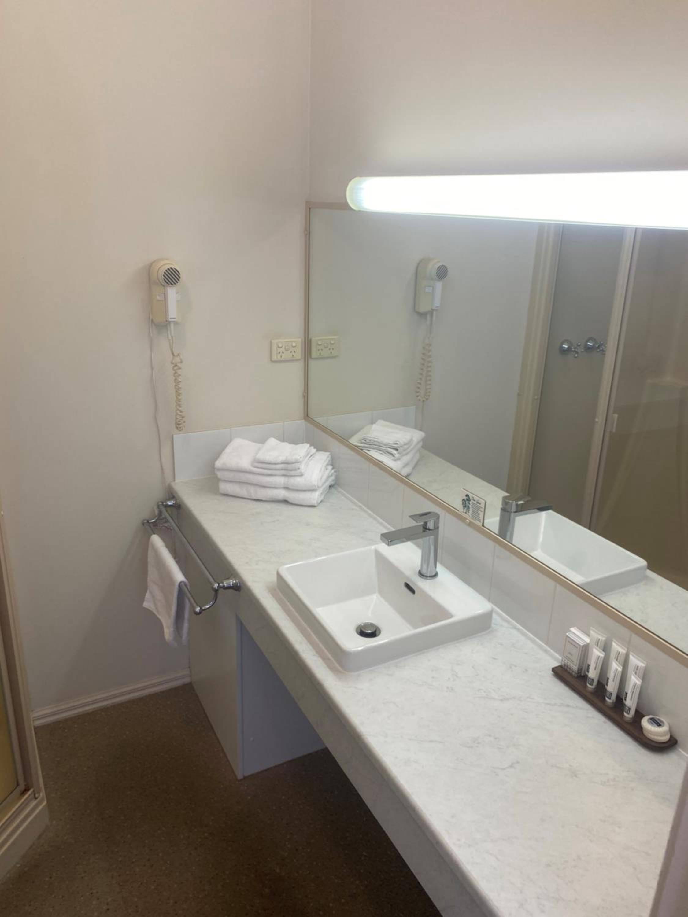Deniliquin Country Club Motor Inn