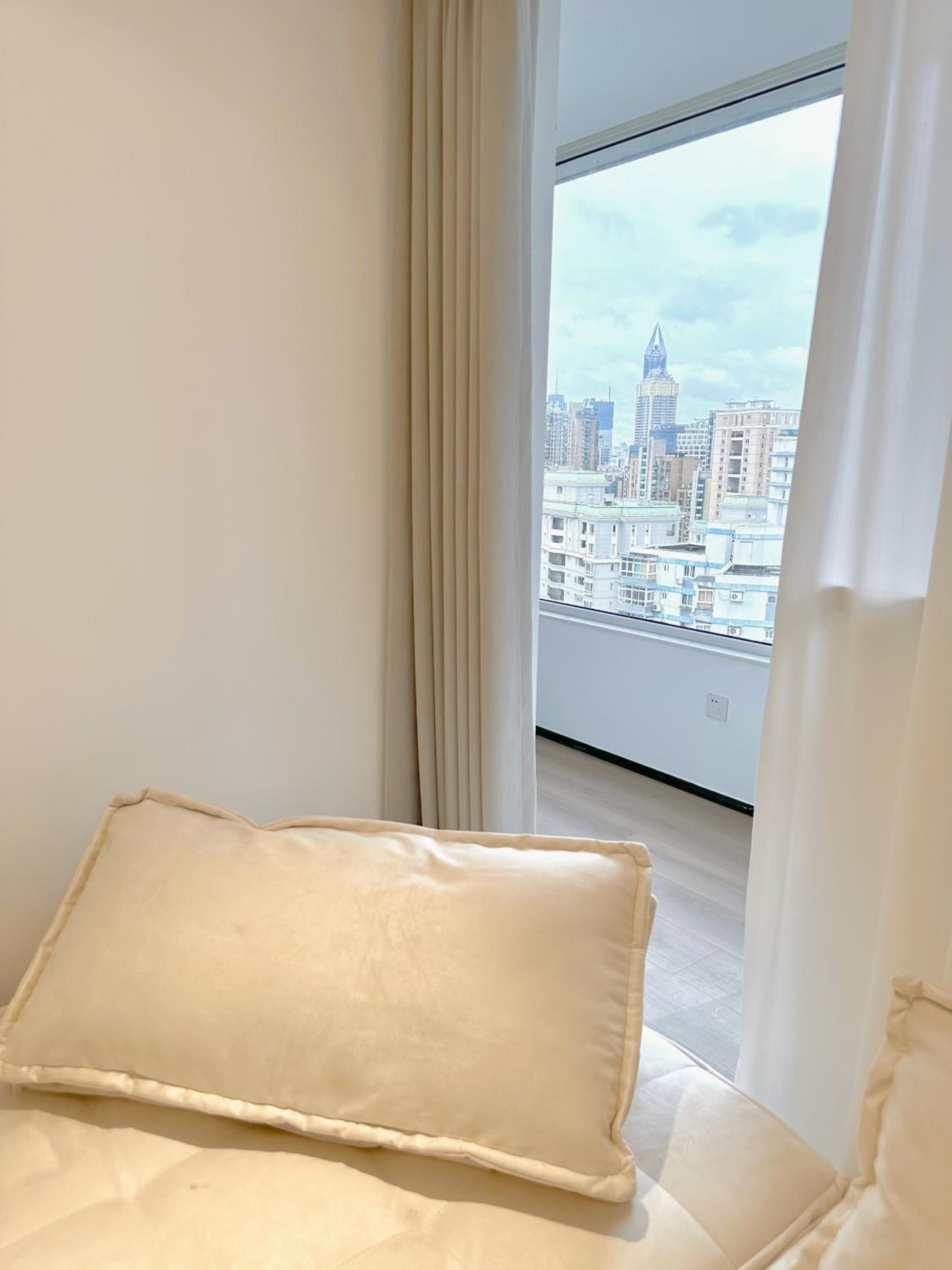 ZHome-Modern 3 bedrooms apartment - near NanJing Road