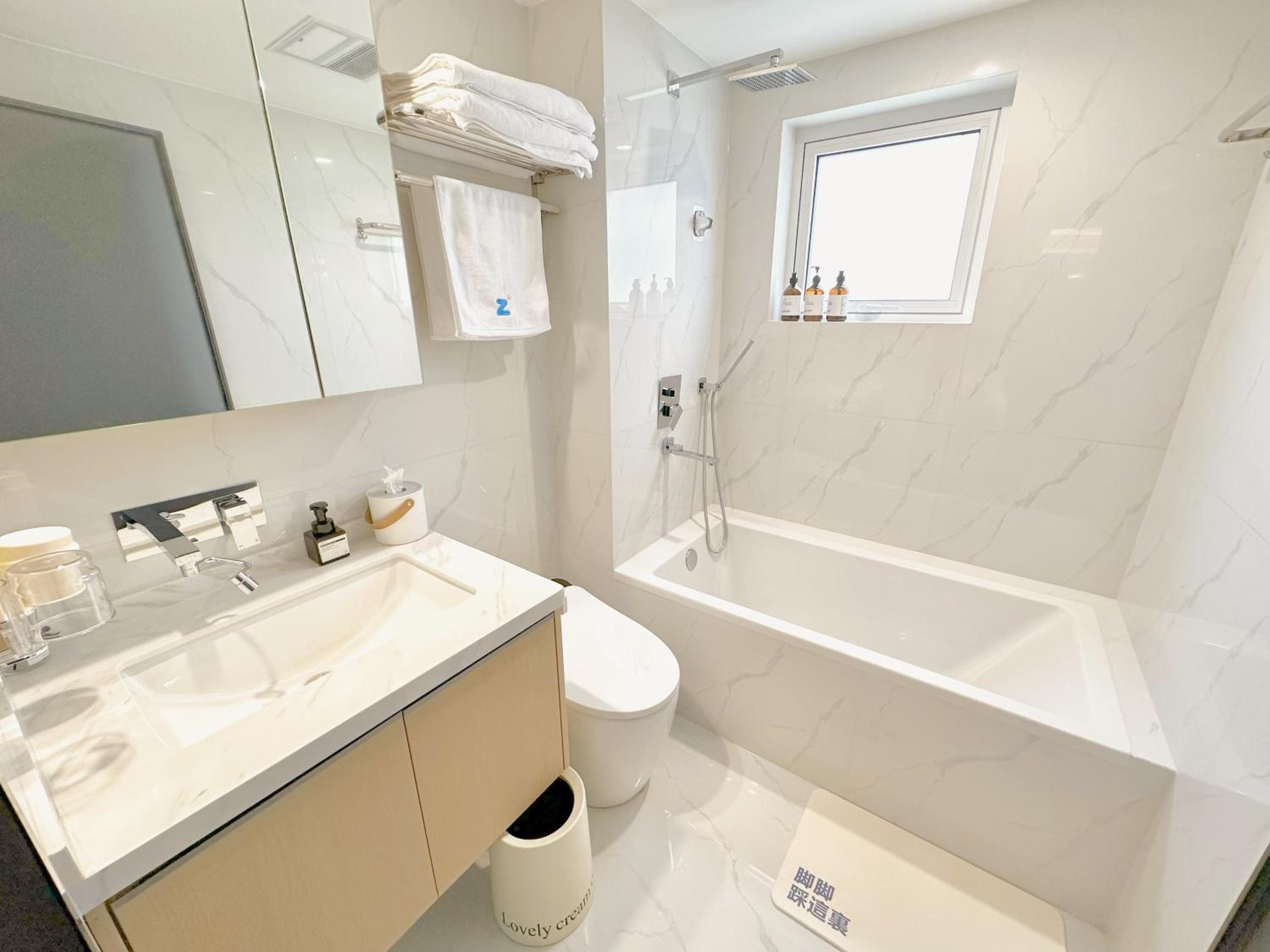 ZHome-Modern 3 bedrooms apartment - near NanJing Road
