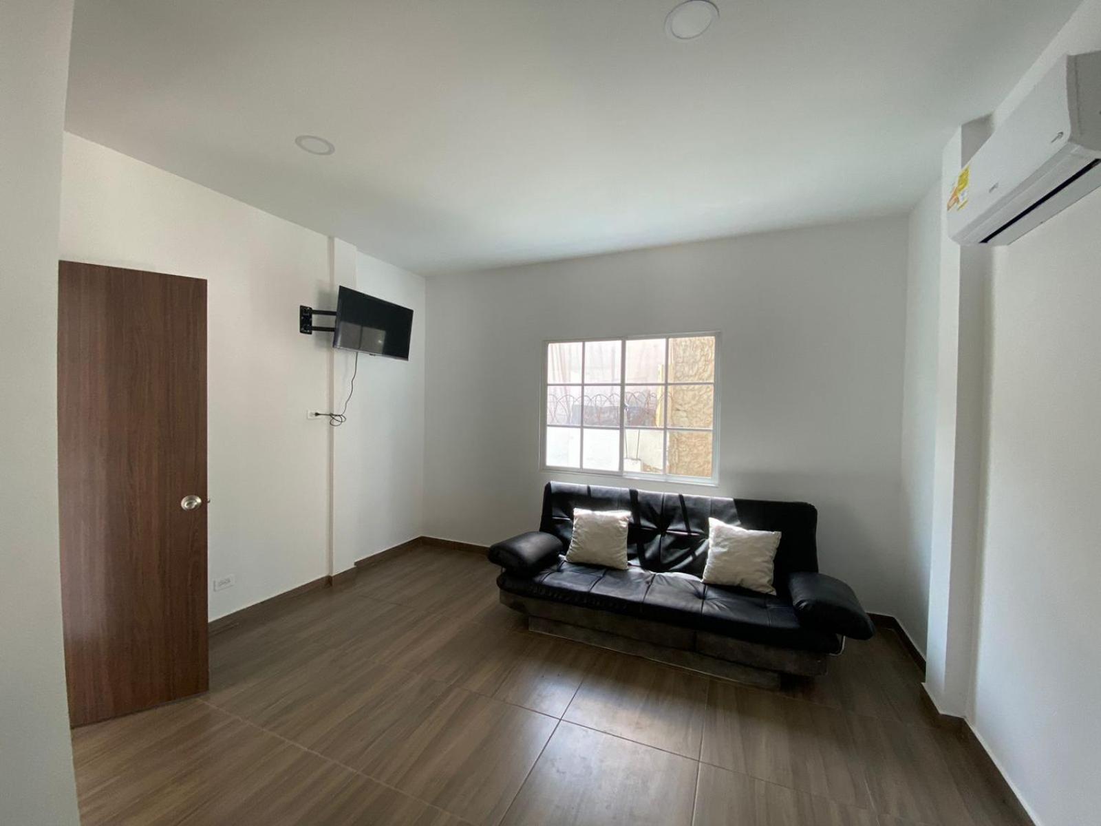 Isabella Habitaciones y aptos cerca del Aeropuerto y Playa