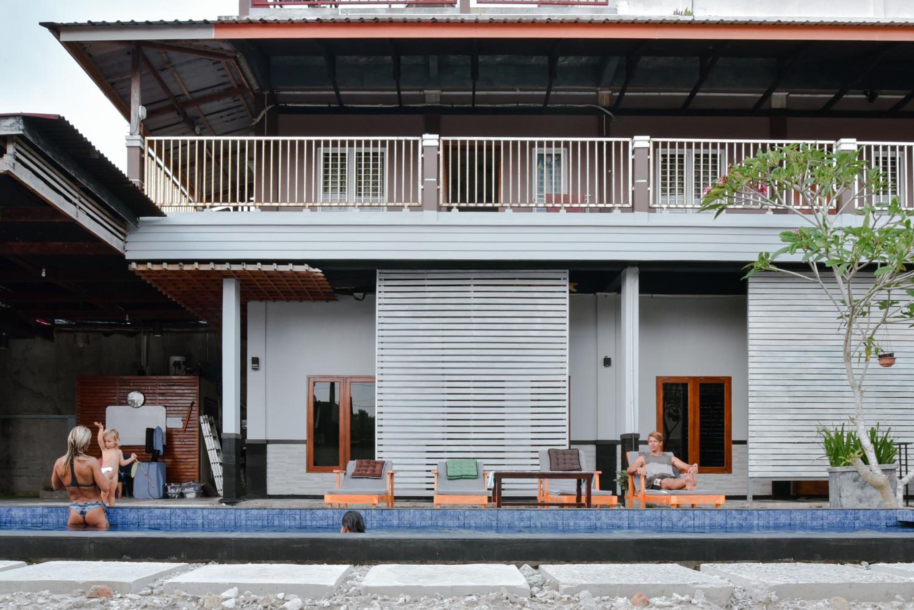 Oseda Nias Surf House