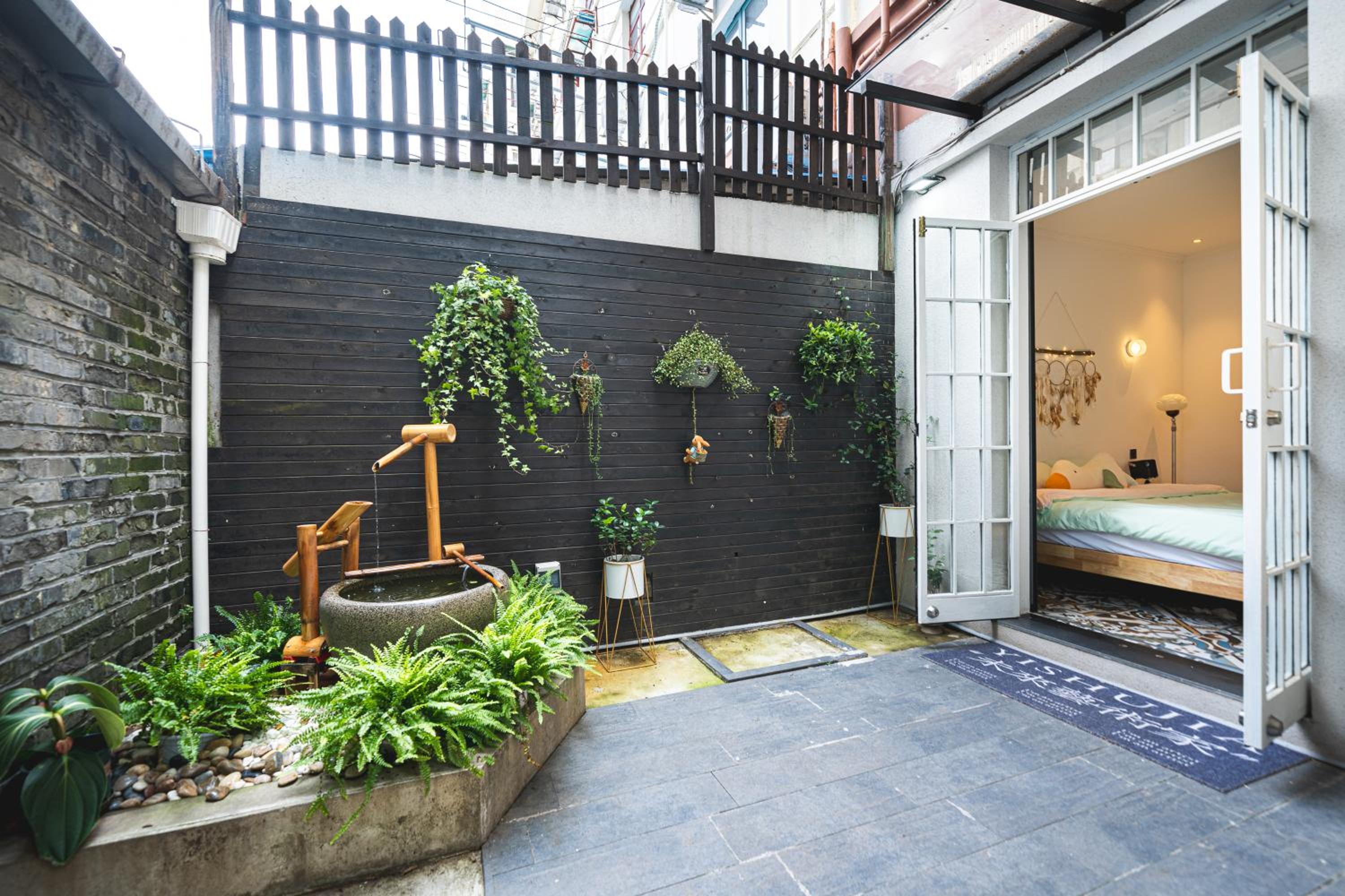 Shanghai Celebrity Courtyard B&B