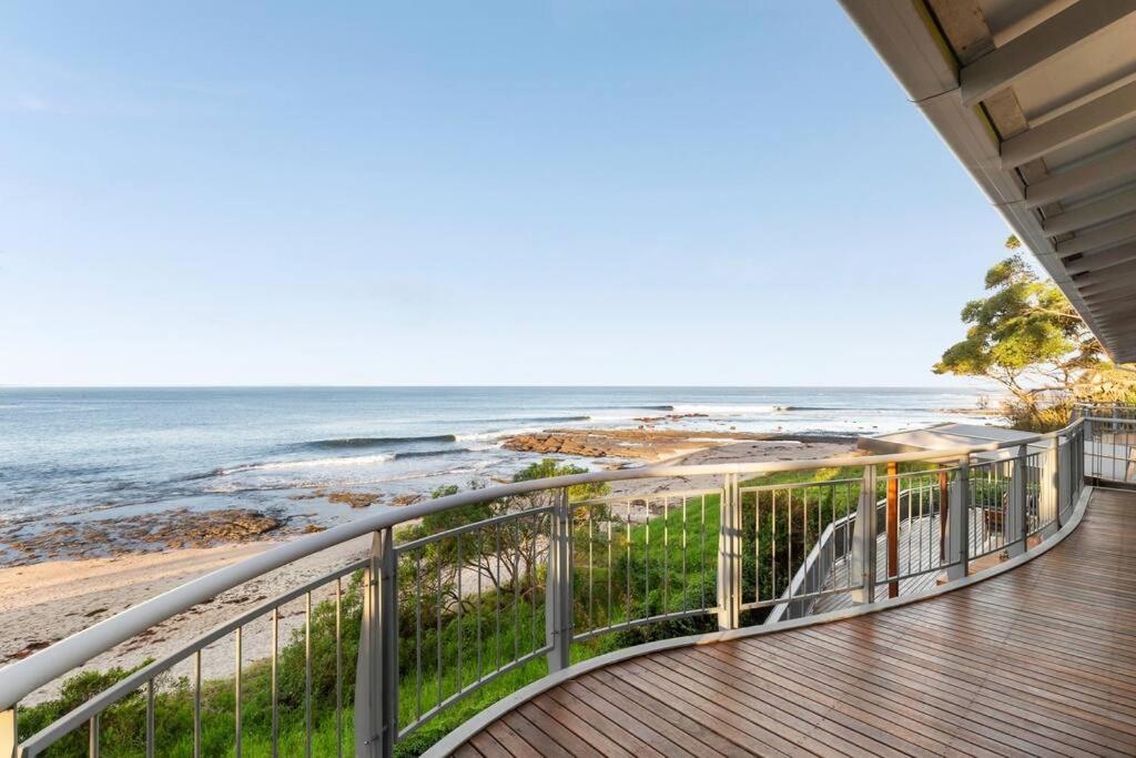 'Nirvana' - Beachfront Luxury Family Home Mollymook