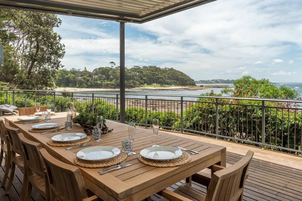 'Nirvana' - Beachfront Luxury Family Home Mollymook
