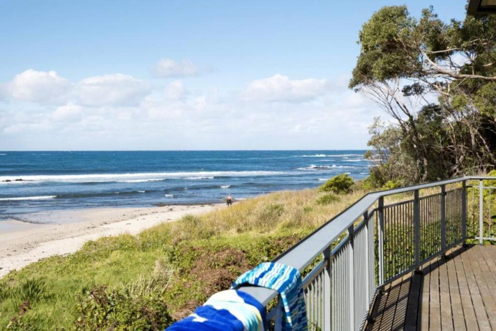 'Nirvana' - Beachfront Luxury Family Home Mollymook