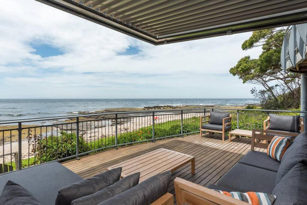 'Nirvana' - Beachfront Luxury Family Home Mollymook