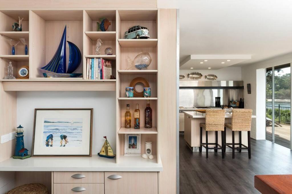 'Nirvana' - Beachfront Luxury Family Home Mollymook