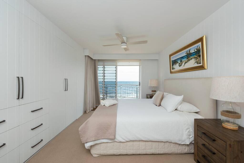 'Nirvana' - Beachfront Luxury Family Home Mollymook