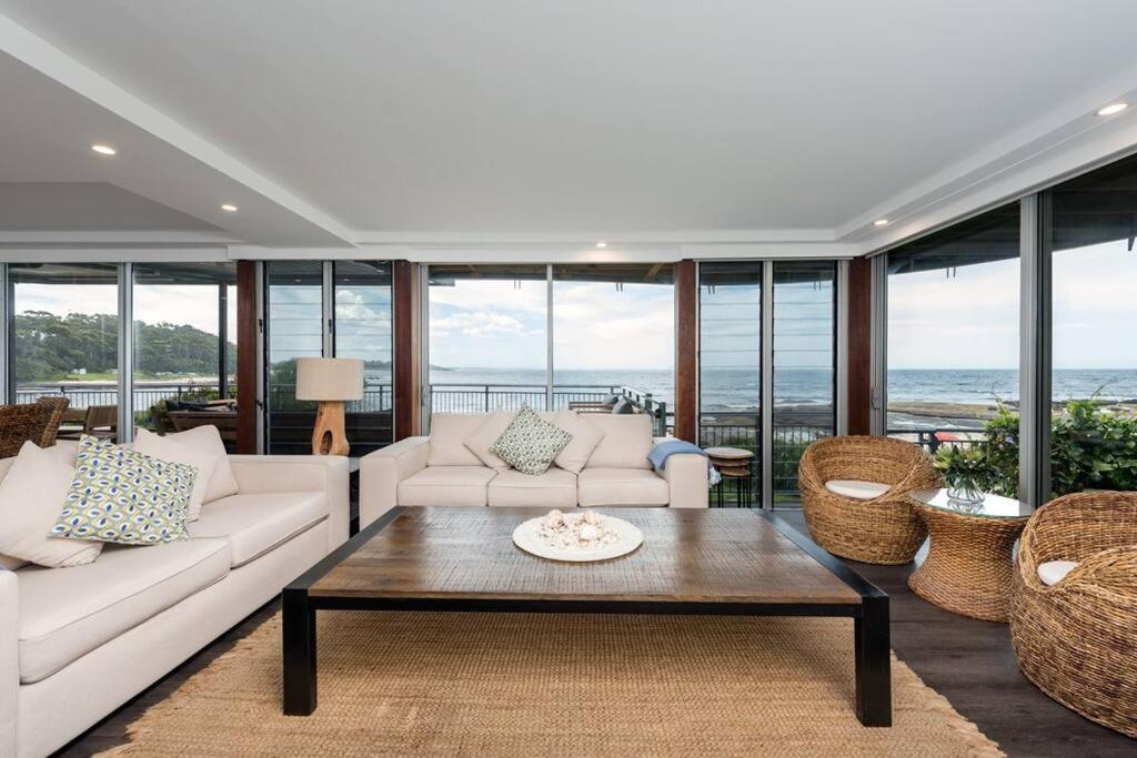 'Nirvana' - Beachfront Luxury Family Home Mollymook