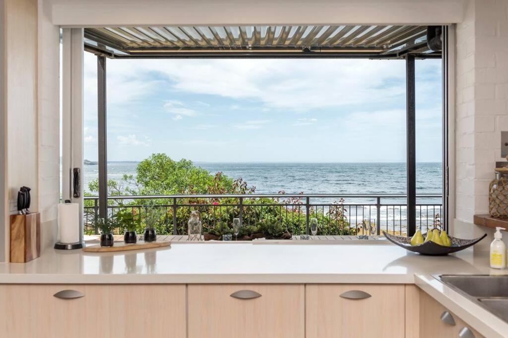 'Nirvana' - Beachfront Luxury Family Home Mollymook