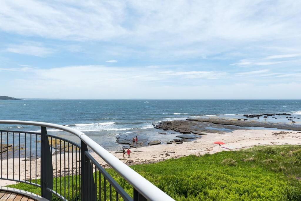 'Nirvana' - Beachfront Luxury Family Home Mollymook