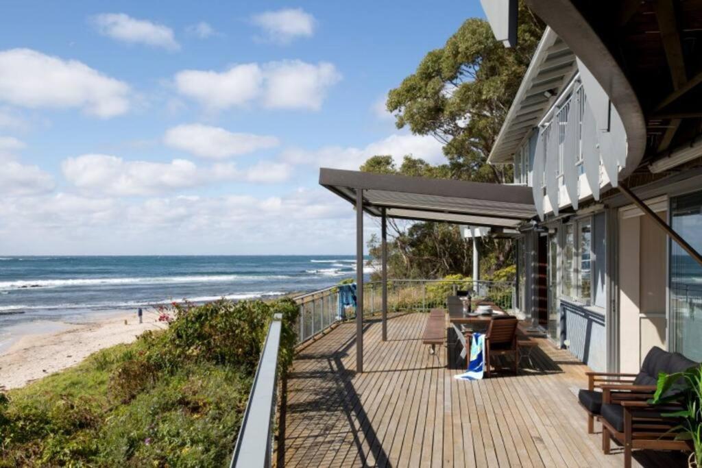 'Nirvana' - Beachfront Luxury Family Home Mollymook