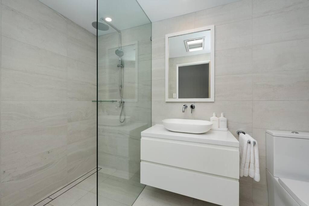 'Nirvana' - Beachfront Luxury Family Home Mollymook