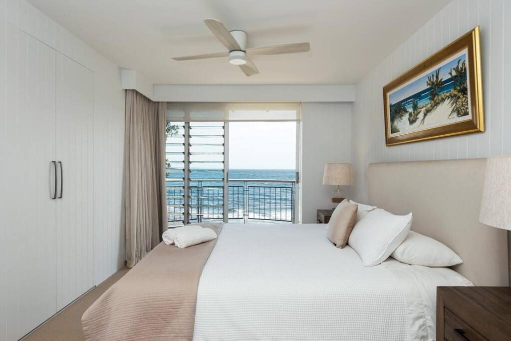 'Nirvana' - Beachfront Luxury Family Home Mollymook
