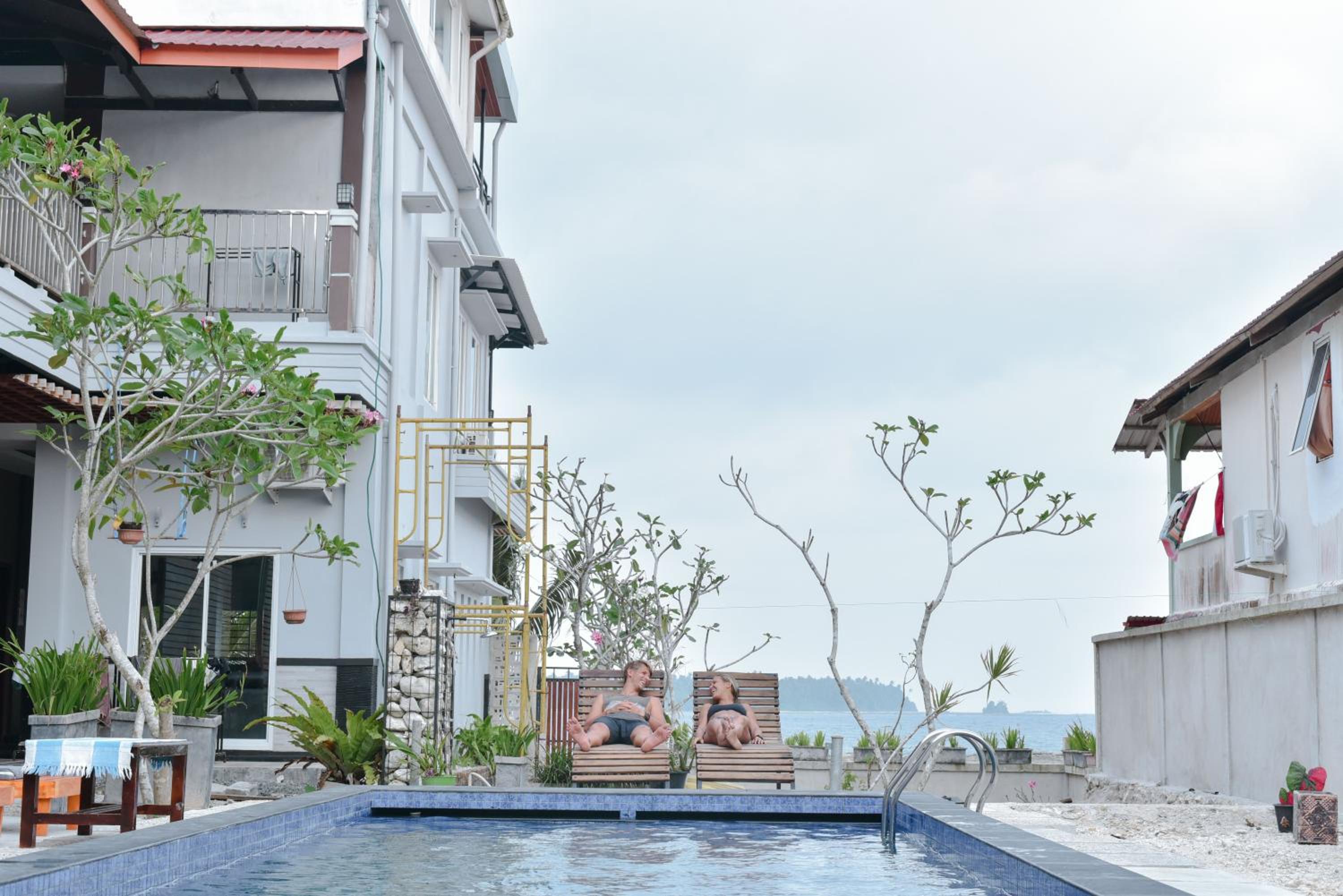 Oseda Nias Surf House