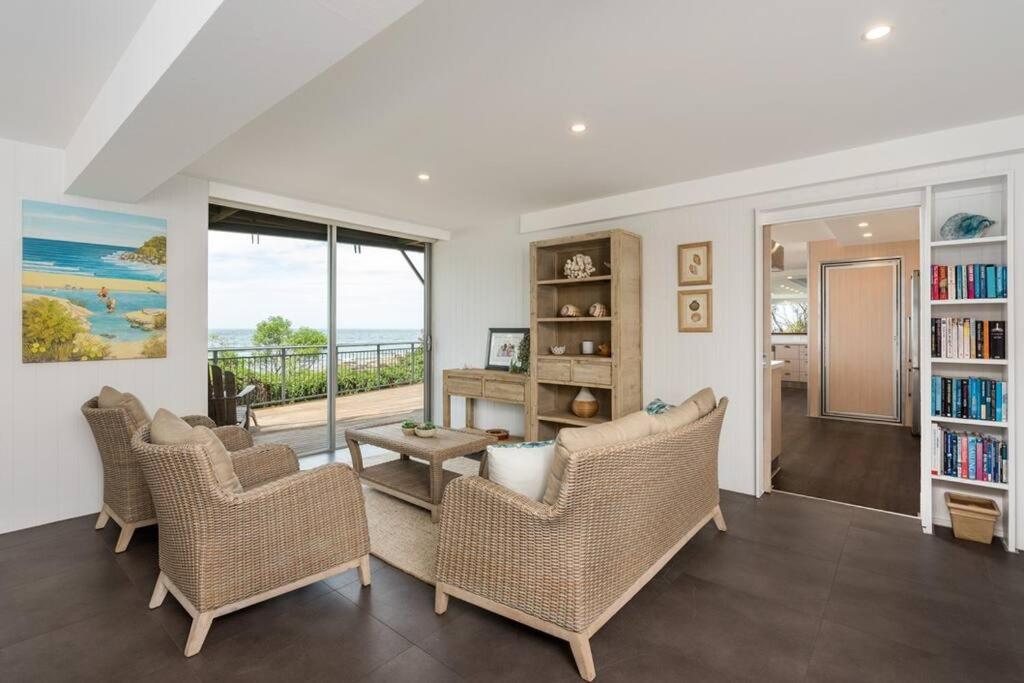 'Nirvana' - Beachfront Luxury Family Home Mollymook