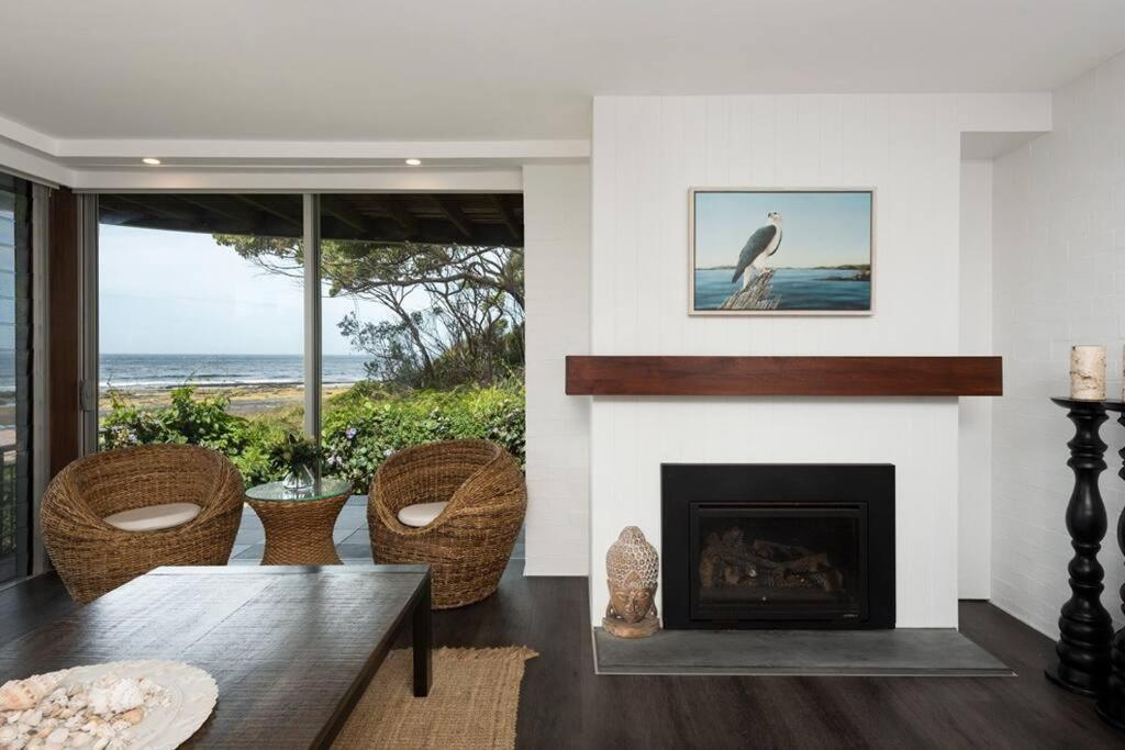 'Nirvana' - Beachfront Luxury Family Home Mollymook