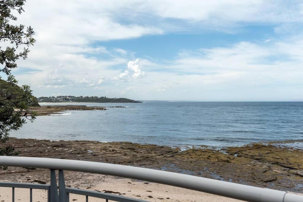 'Nirvana' - Beachfront Luxury Family Home Mollymook