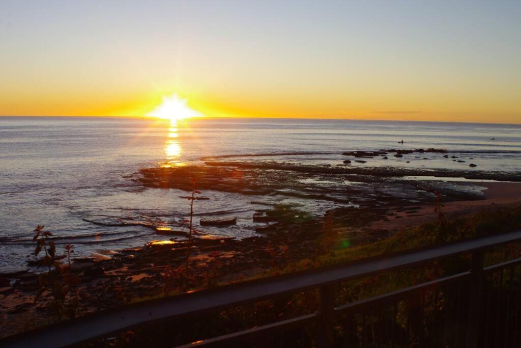 'Nirvana' - Beachfront Luxury Family Home Mollymook