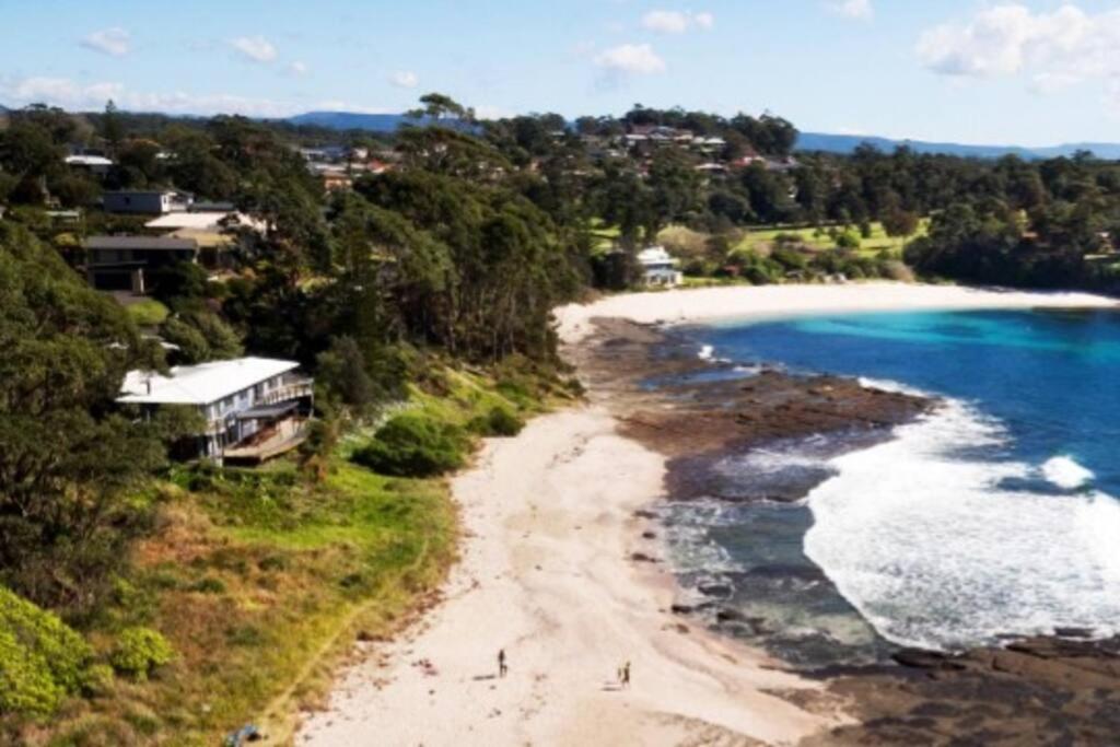 'Nirvana' - Beachfront Luxury Family Home Mollymook