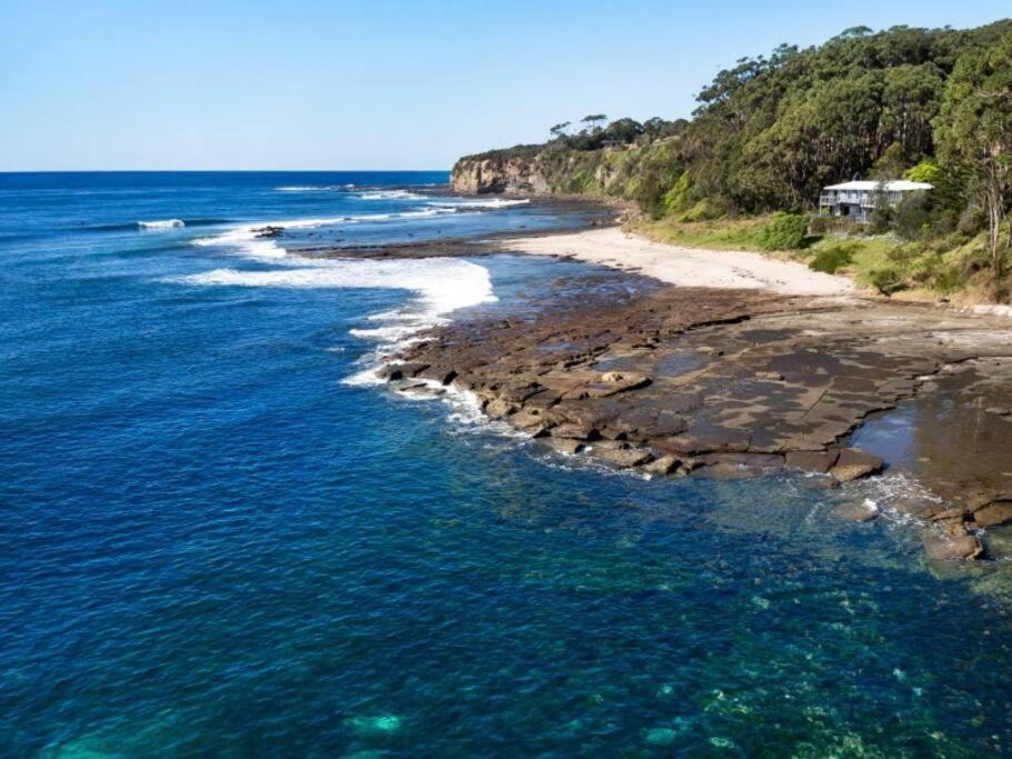 'Nirvana' - Beachfront Luxury Family Home Mollymook