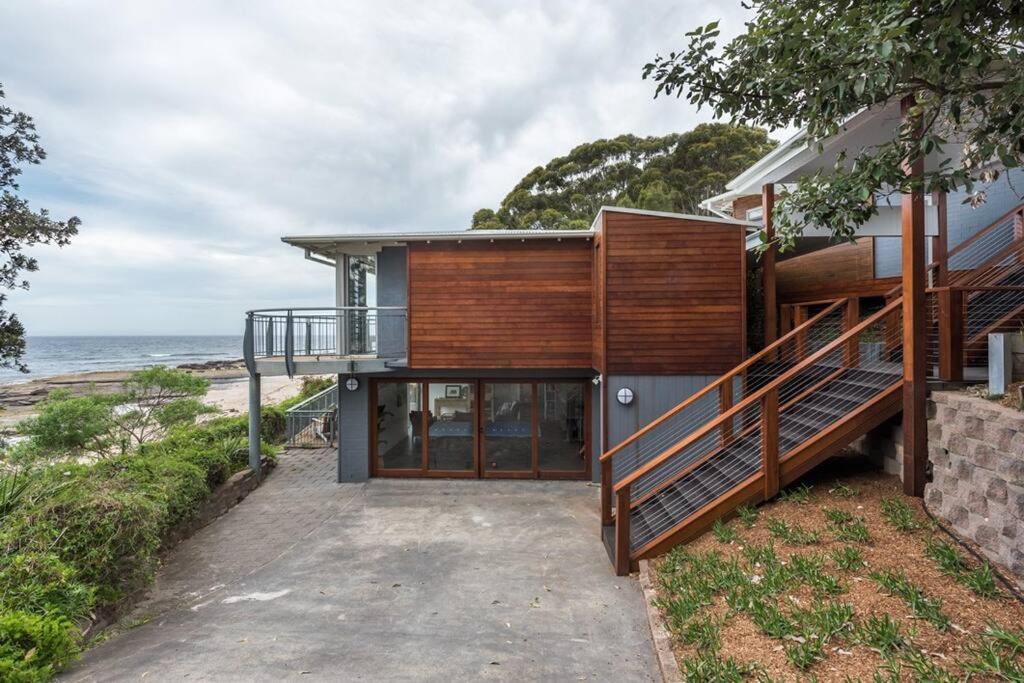'Nirvana' - Beachfront Luxury Family Home Mollymook