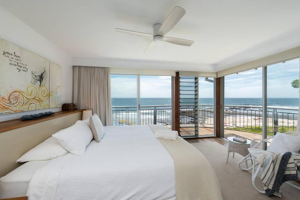 'Nirvana' - Beachfront Luxury Family Home Mollymook