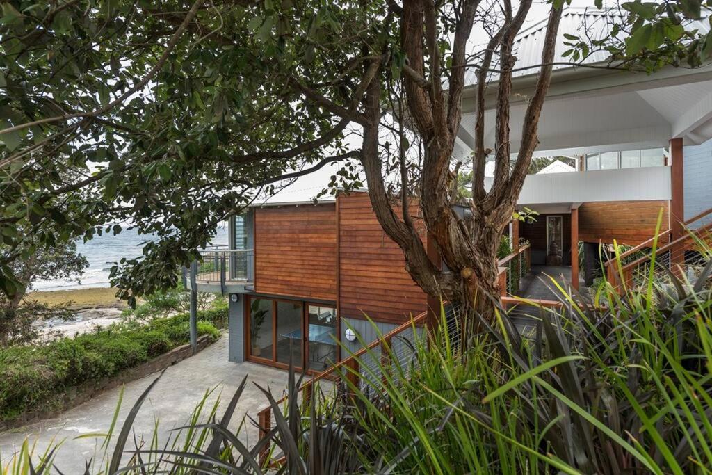 'Nirvana' - Beachfront Luxury Family Home Mollymook