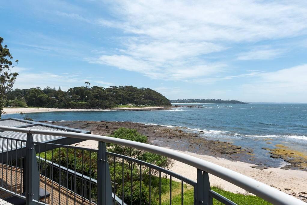 'Nirvana' - Beachfront Luxury Family Home Mollymook