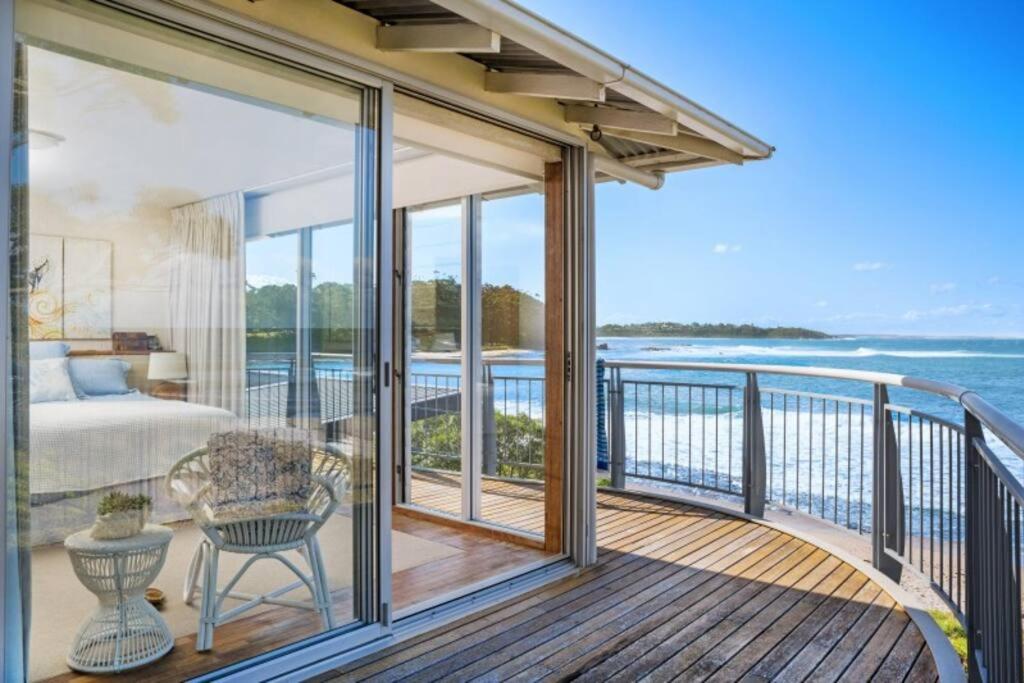 'Nirvana' - Beachfront Luxury Family Home Mollymook