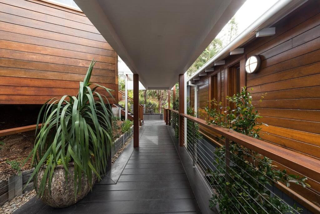 'Nirvana' - Beachfront Luxury Family Home Mollymook