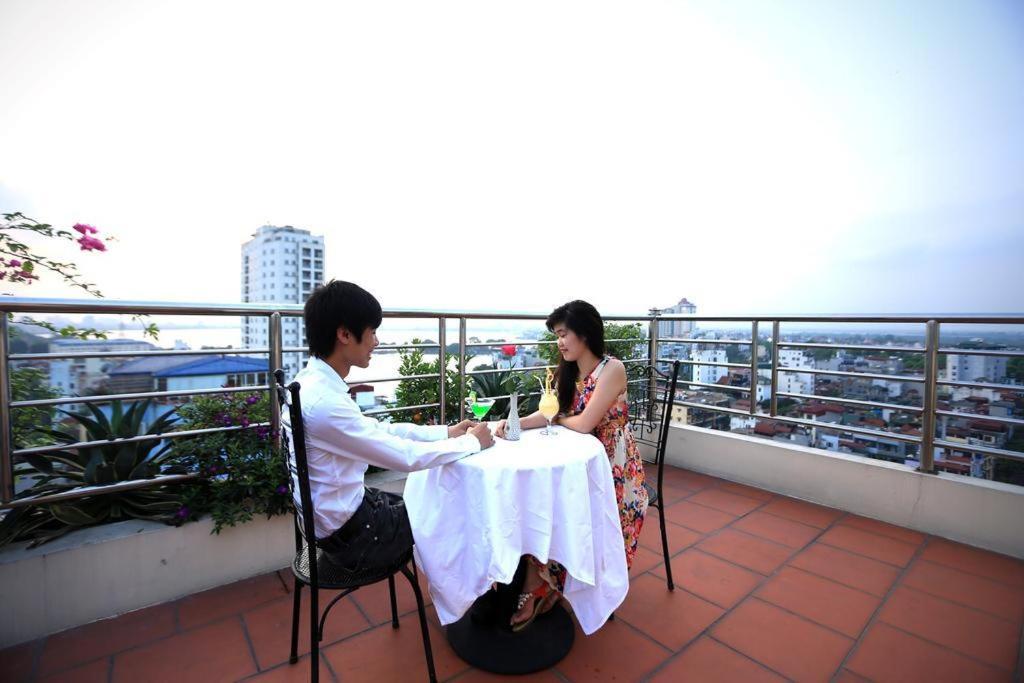 MoonView Hotel HN - by BAY LUXURY