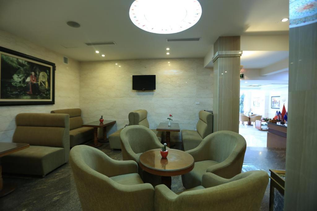 MoonView Hotel HN - by BAY LUXURY