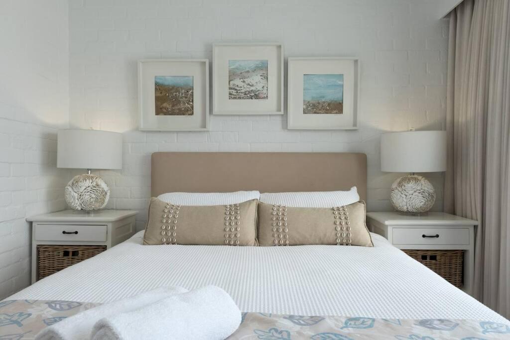 'Nirvana' - Beachfront Luxury Family Home Mollymook