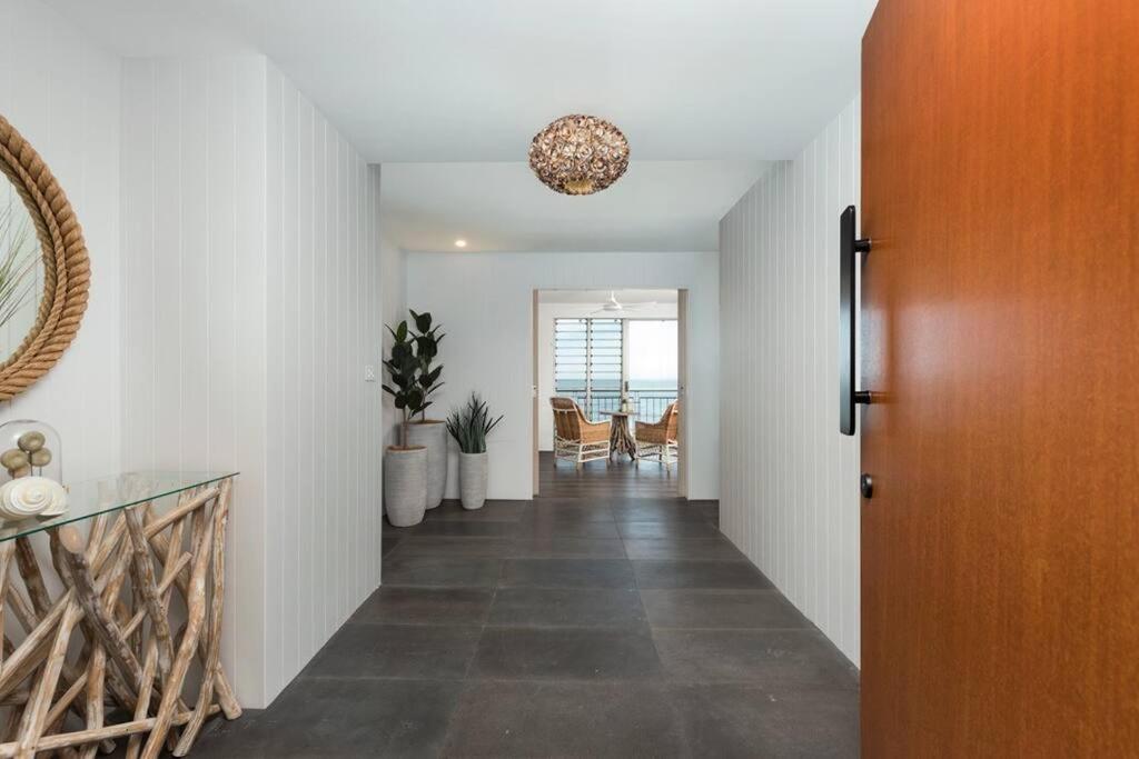 'Nirvana' - Beachfront Luxury Family Home Mollymook
