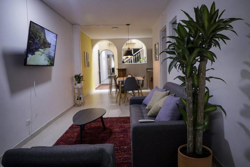 Hermosa casa, 150 metros cuadrados en la zona más tranquila de Medellín