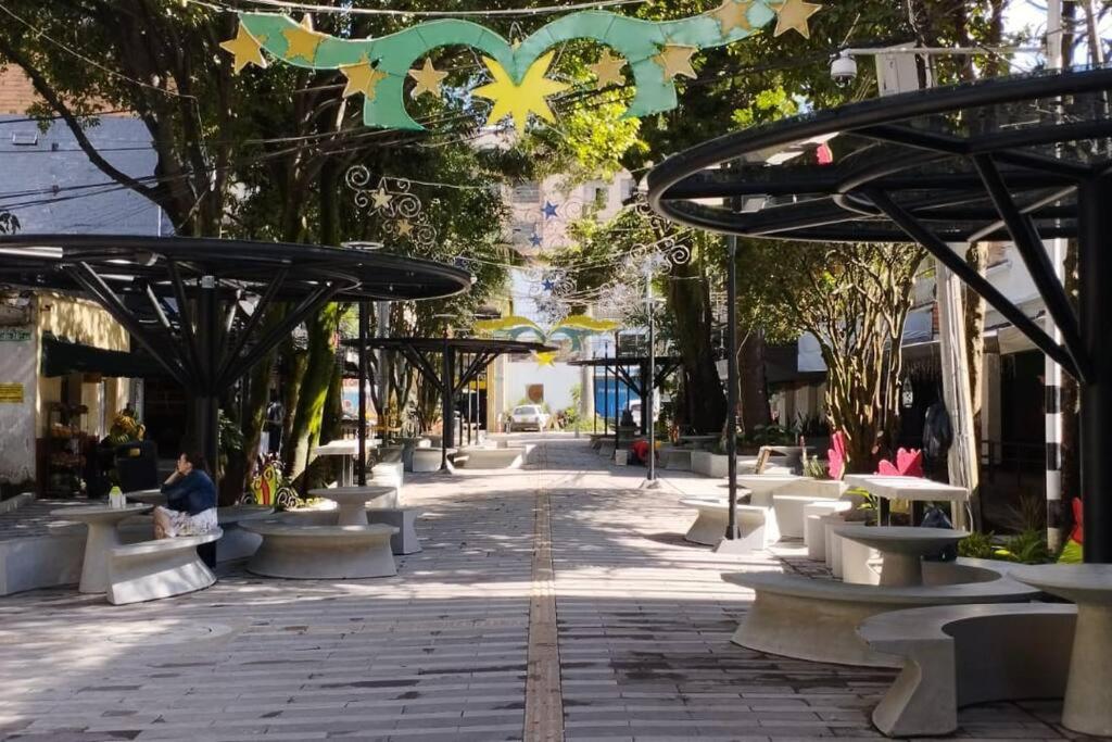 Casa Jardines, moderna y tradicional casa en Envigado