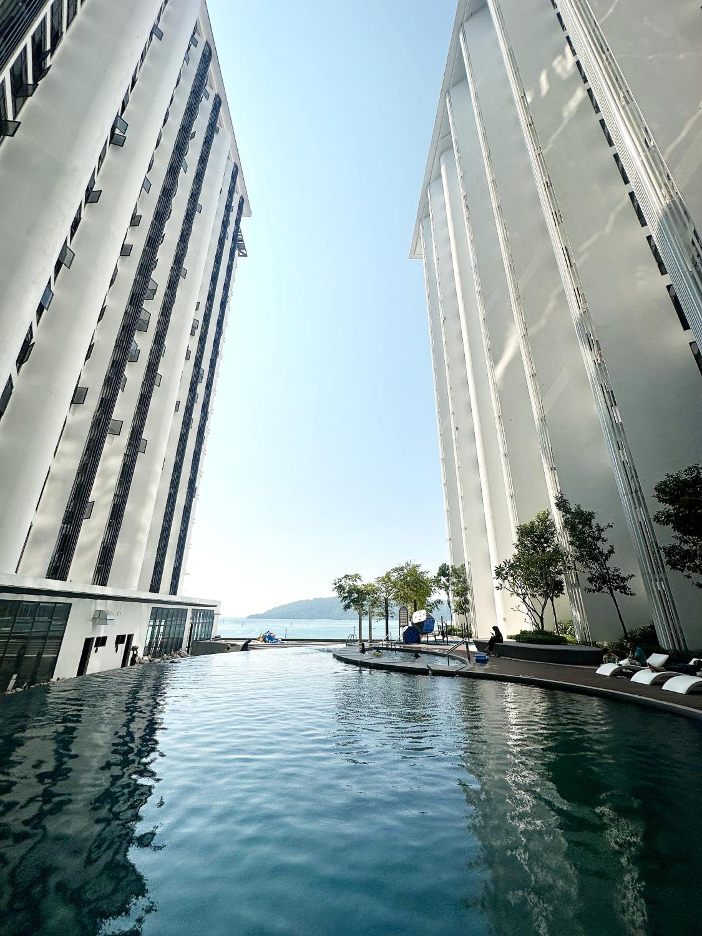 Hotel The Shore Kota Kinabalu City Centre by LW Suites - Image 1